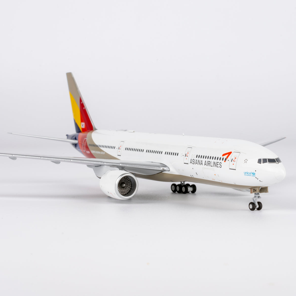 1/400 Asiana Airlines Boeing 777-200ER HL8254 NG72065