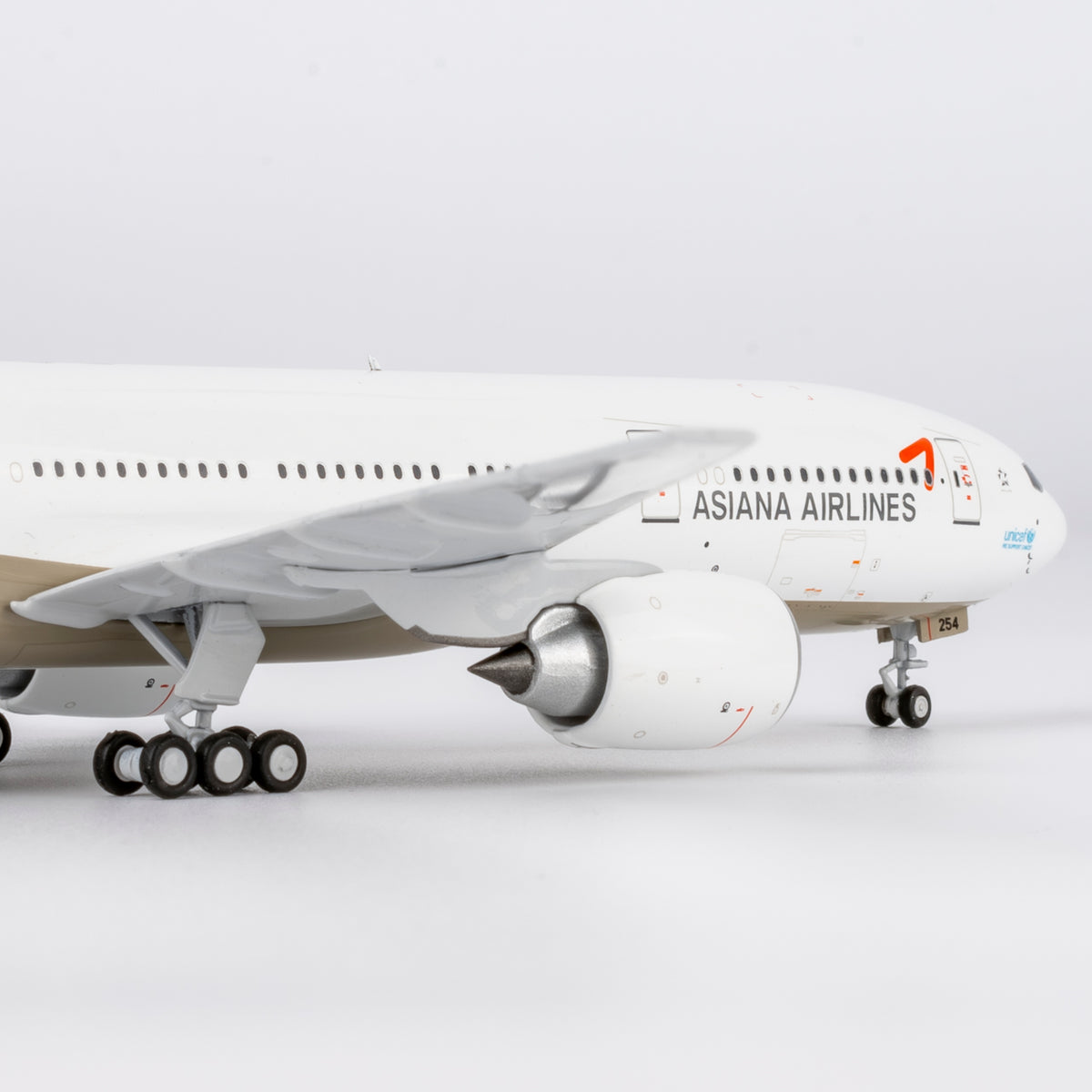 1/400 Asiana Airlines Boeing 777-200ER HL8254 NG72065