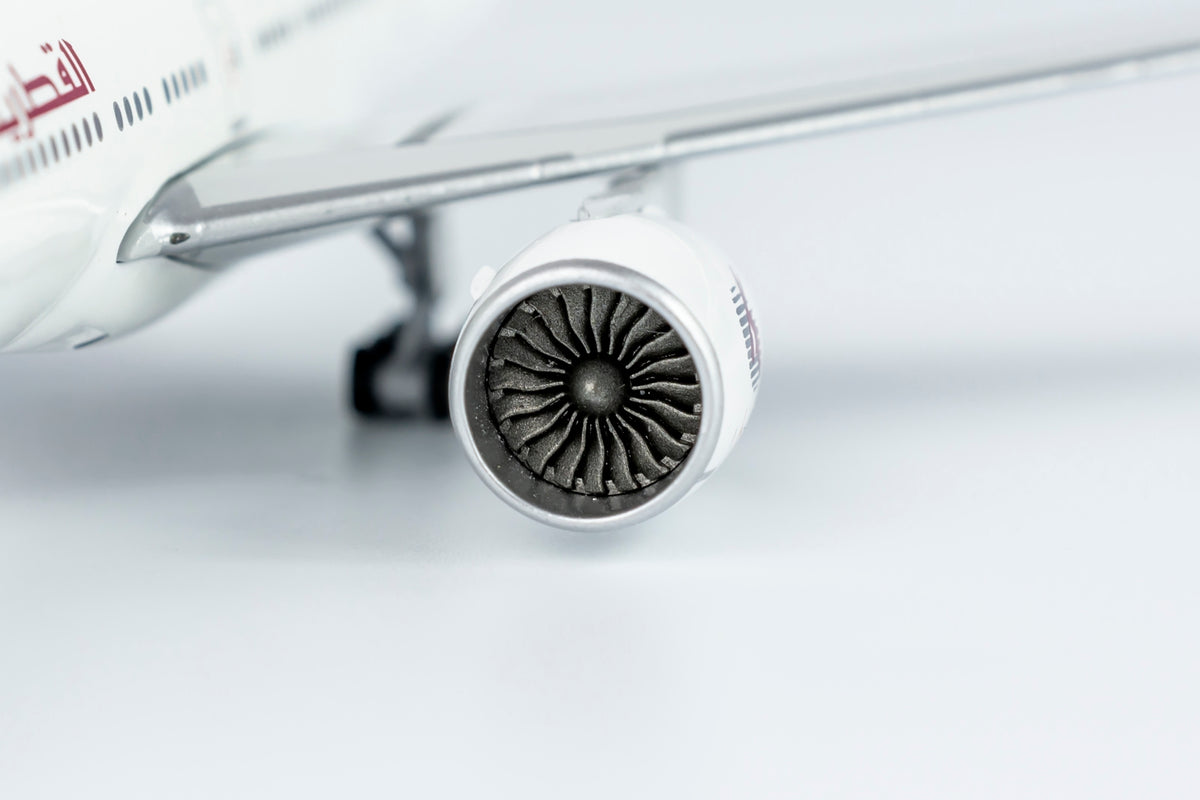 1/400 Qatar Boeing 777-300ER A7-BOC NG73017 - cover