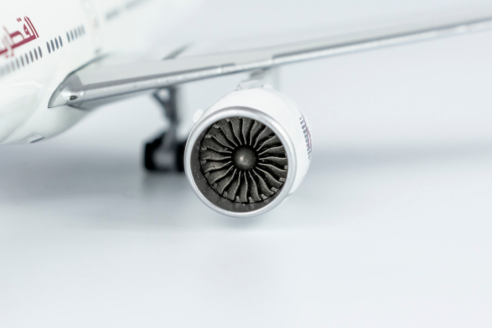 1/400 Qatar Boeing 777-300ER A7-BOC NG73017 - cover
