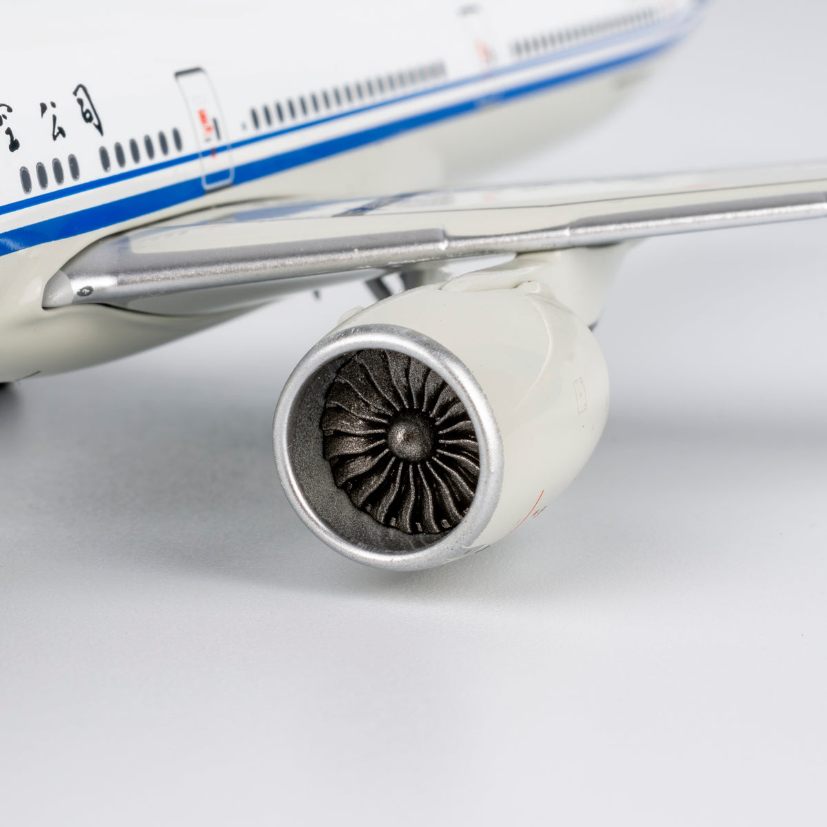 1/400 Air China Boeing 777-300ER B-2045 NG73065