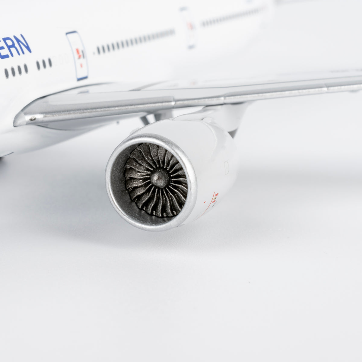 1/400 China Eastern Airlines Boeing 777-300ER B-2025 NG73077