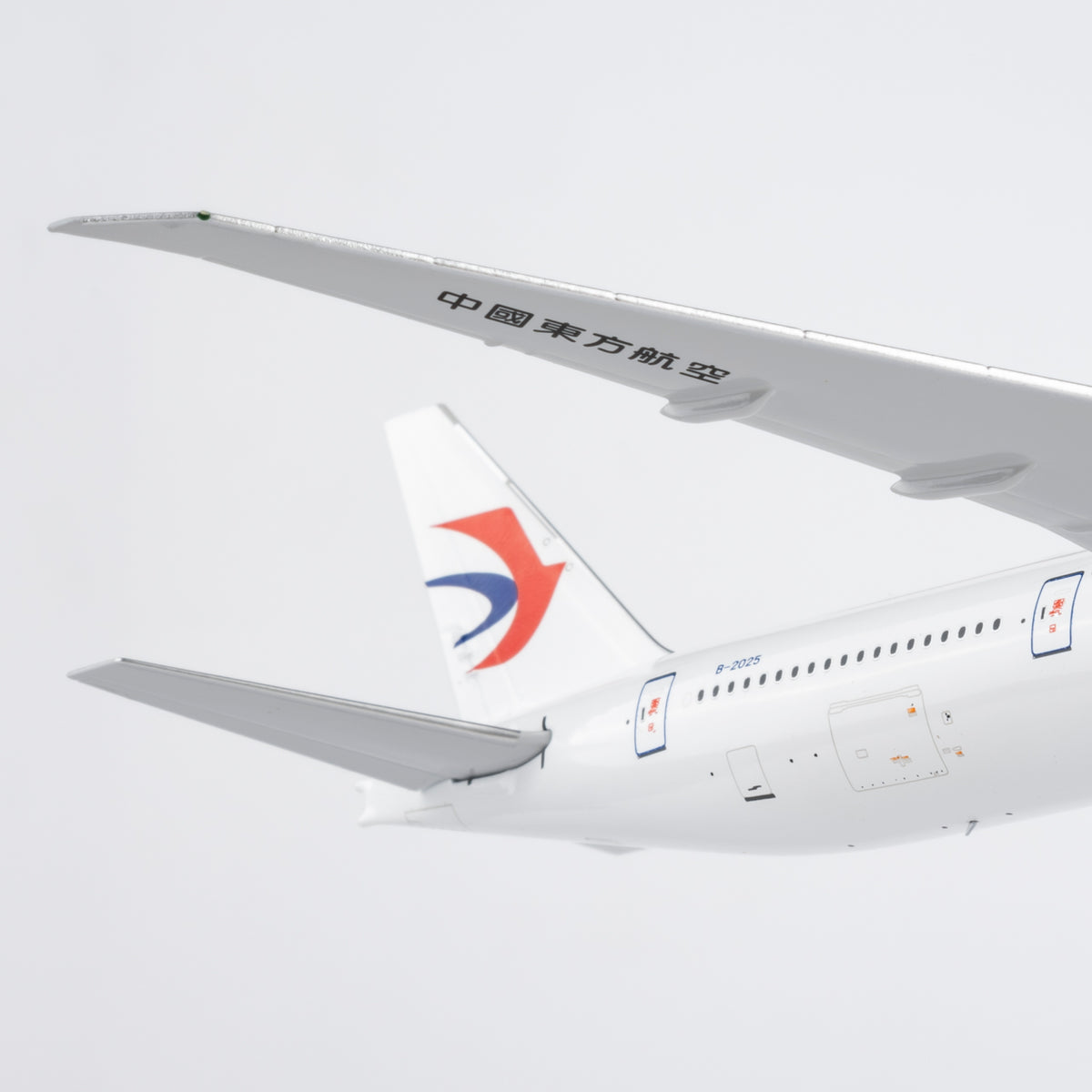 1/400 China Eastern Airlines Boeing 777-300ER B-2025 NG73077