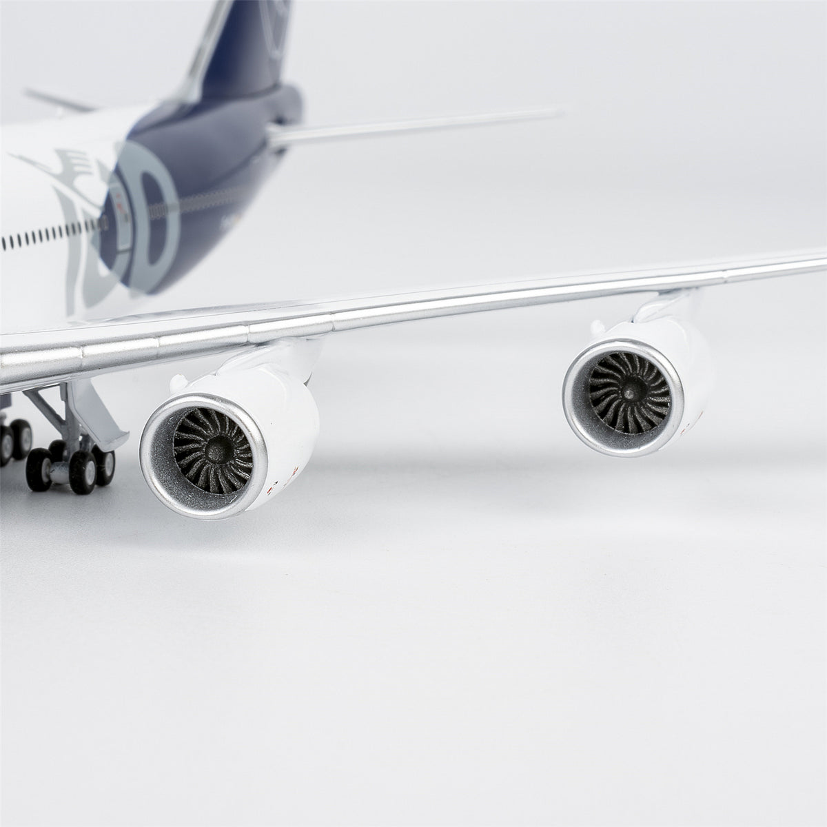 1/400 Lufthansa Boeing 747-8 D-ABYN "Luxurious Packaging" NG78045