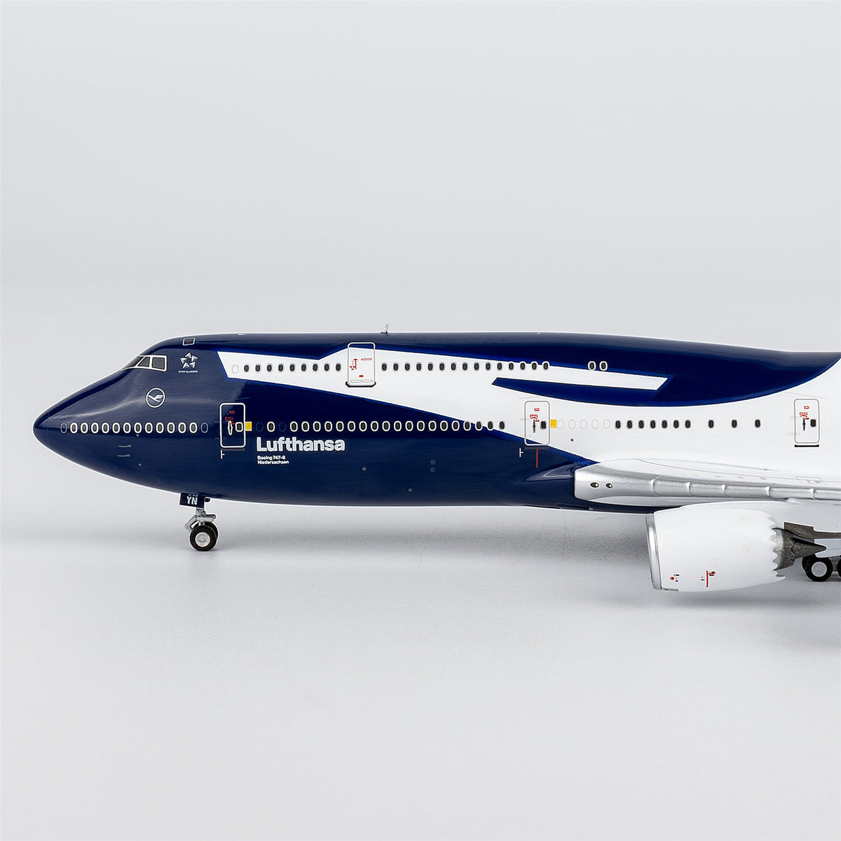 1/400 Lufthansa Boeing 747-8 D-ABYN "Luxurious Packaging" NG78045