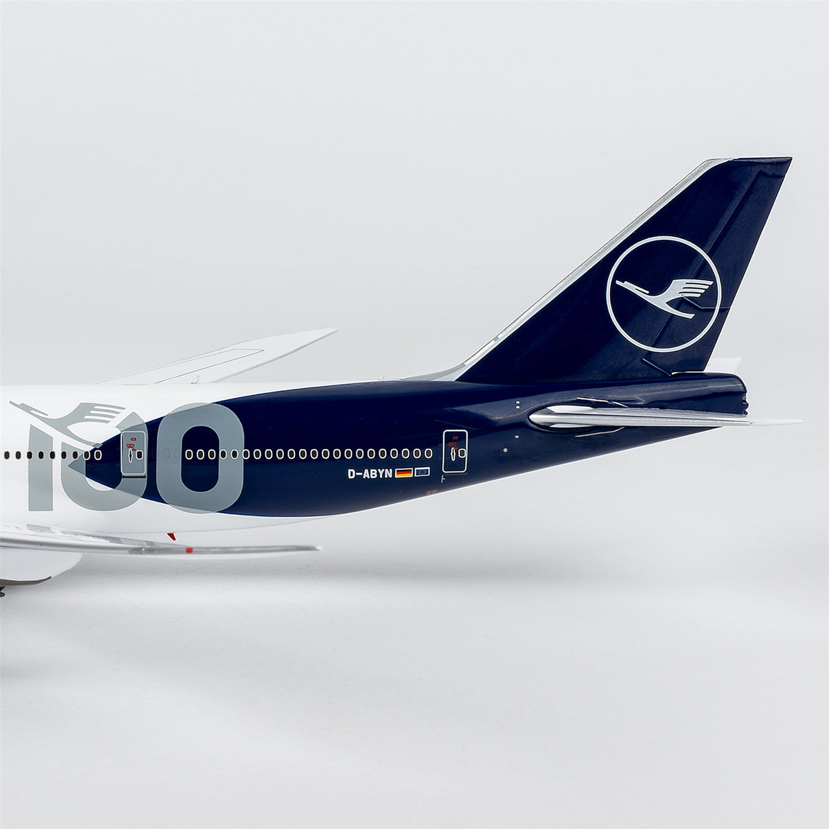 1/400 Lufthansa Boeing 747-8 D-ABYN "Luxurious Packaging" NG78045