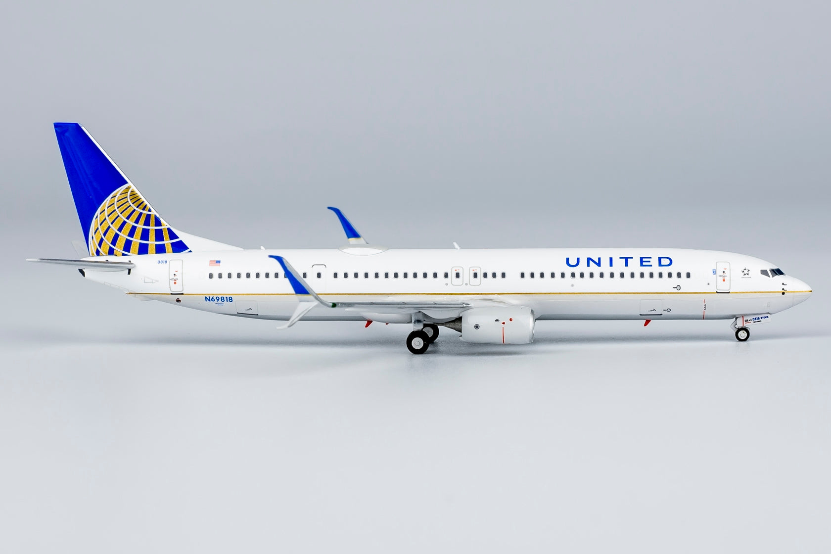 1/400 United Airlines Boeing 737-900ER N69818 NG79012 - cover