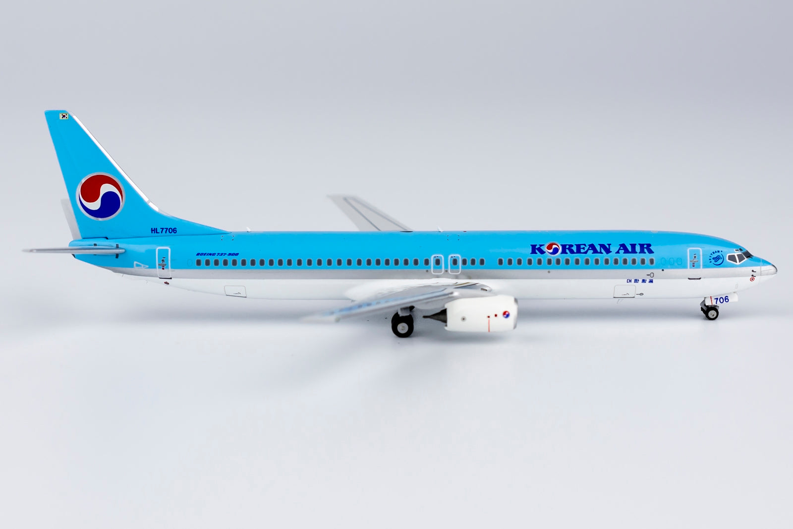 1/400 Korean Air Boeing 737-900ER HL7706 NG79017 - cover