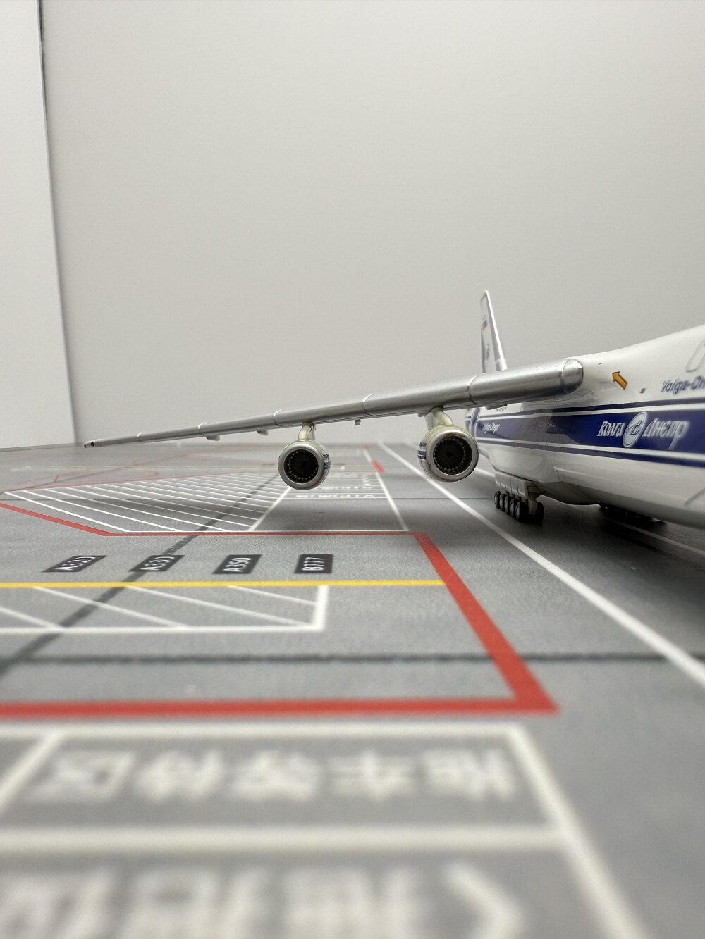 1/400 Volga-Dnepr AN-124 RA-82074 561419 - image 8
