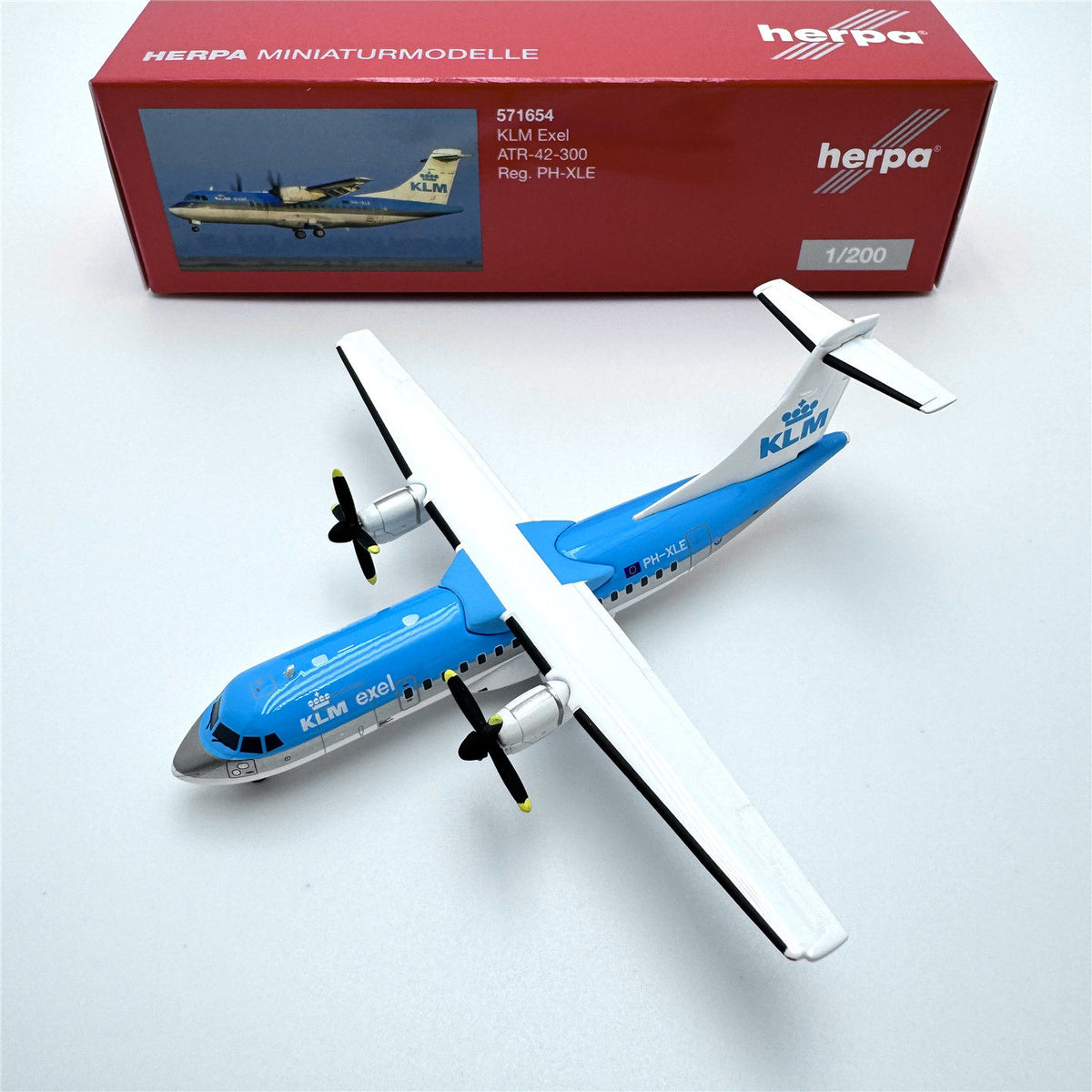 1/200 KLM ATR-42 PH-XLE 571654 - image 8