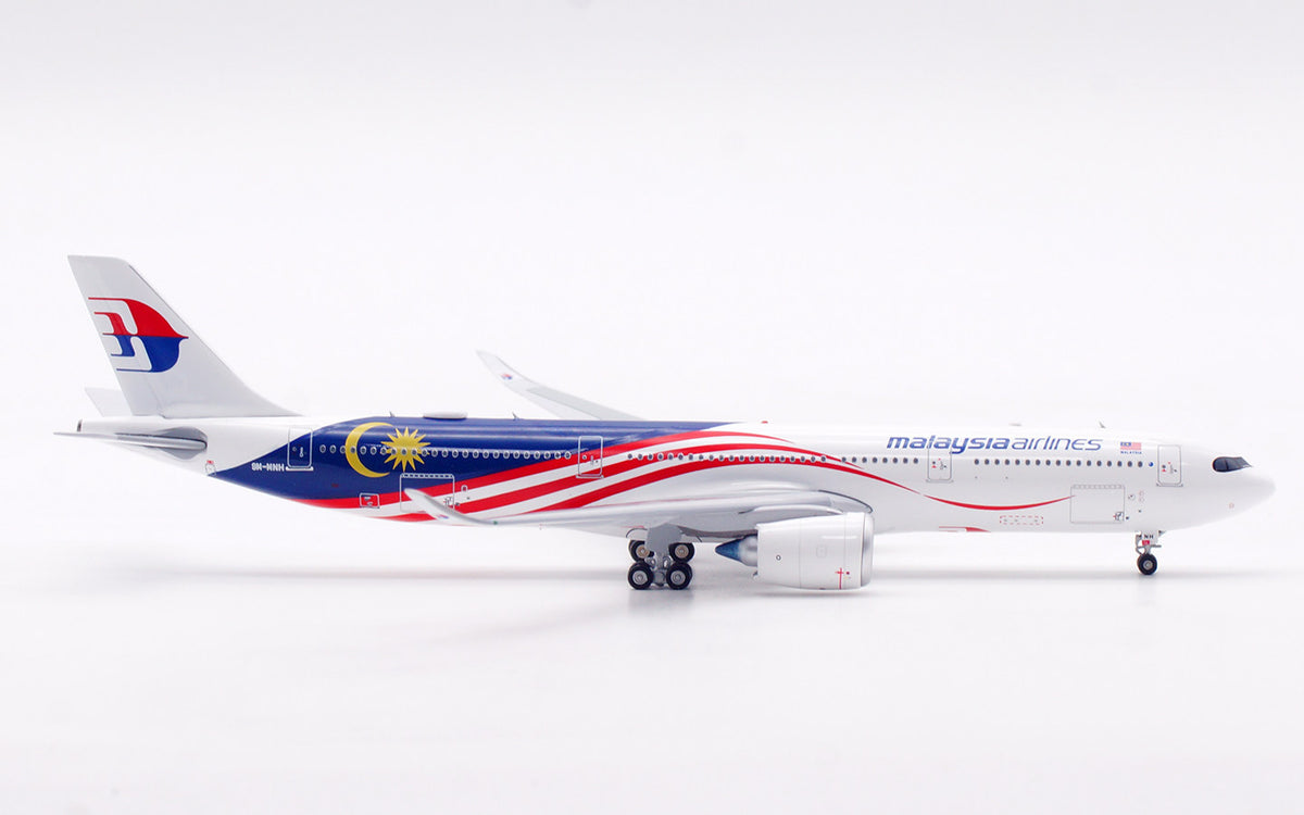 1/400 Malaysia Airlines A330-900NEO 9M-MNH AV4406 - image 8
