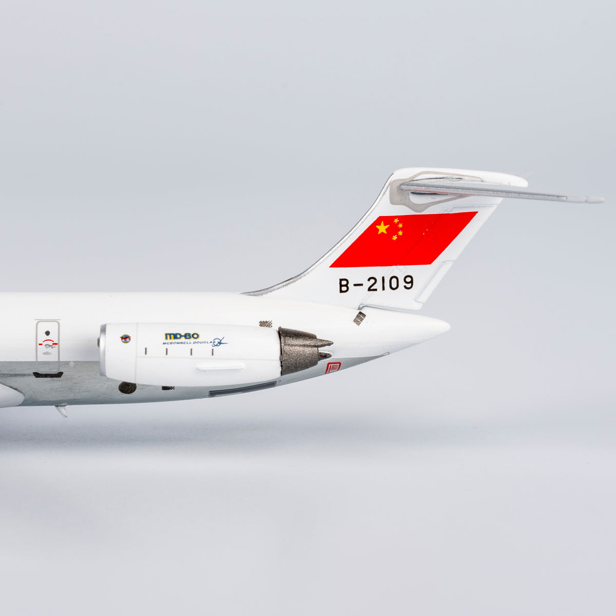 1/400 CAAC MD-82 B-2109 "without cheatline; polished belly" NG83018