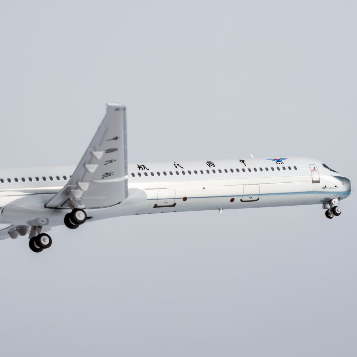 1/400 CAAC MD-82 B-2109 "without cheatline; polished belly" NG83018 - cover