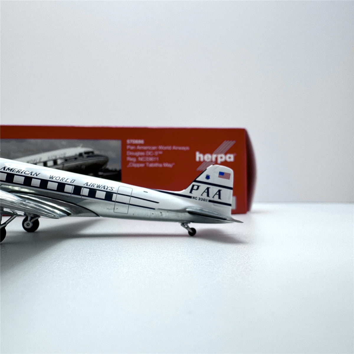 1/200 Swissair DC-3 HB-IRO 570558 - image 9