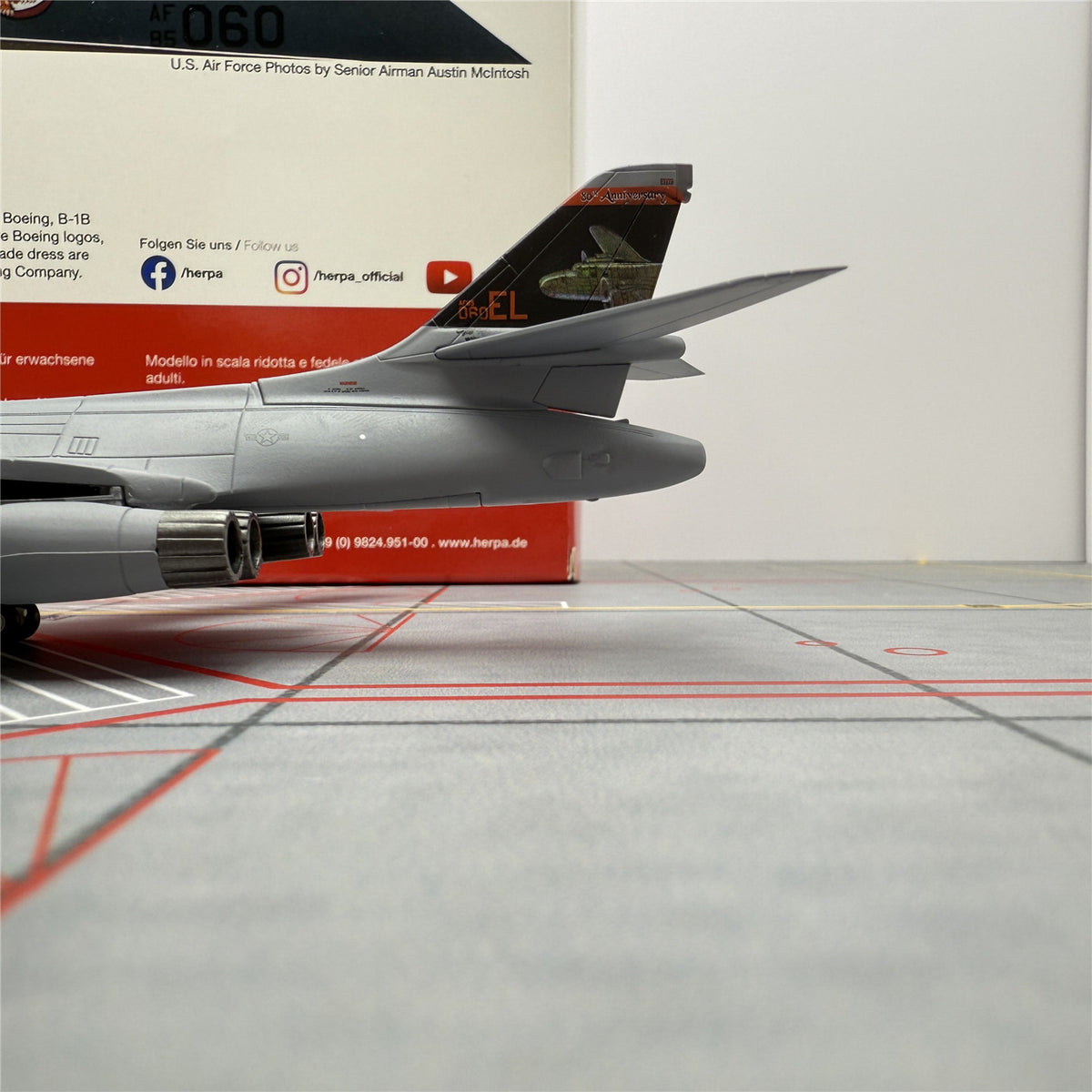 1/200 United States Air Force B-1B 572903 - image 9