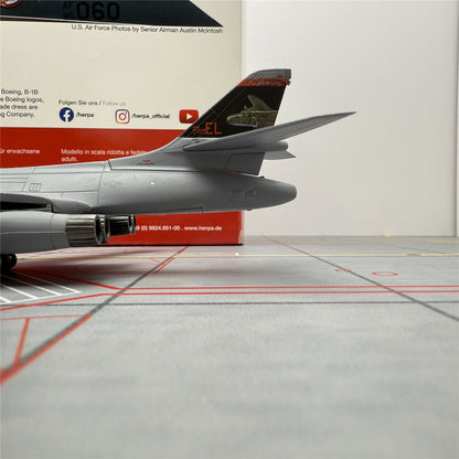 1/200 United States Air Force B-1B 572903 - image 9