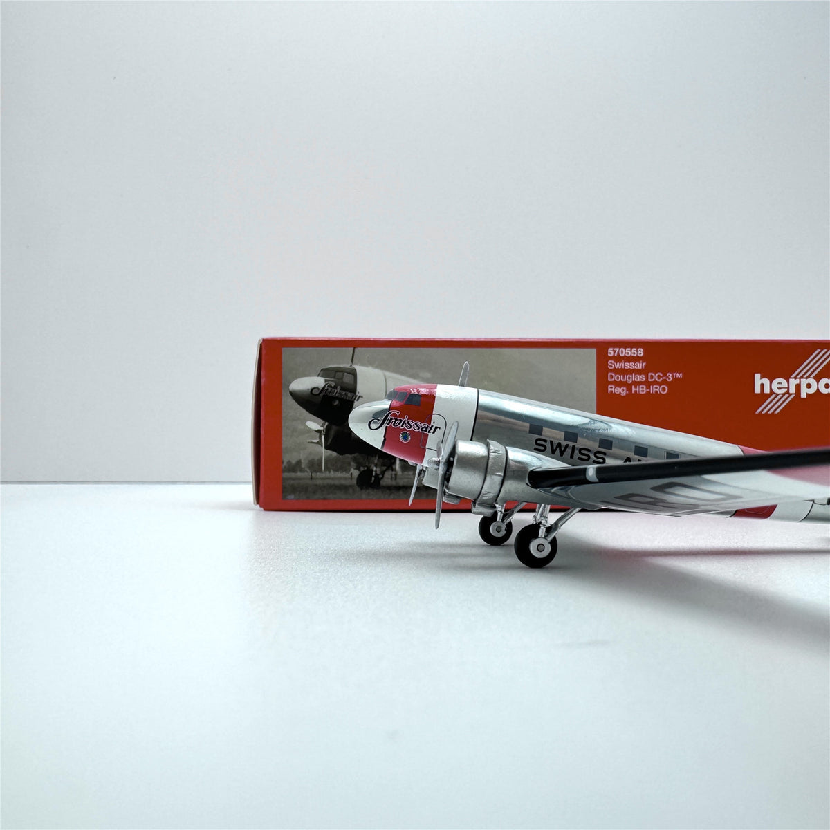 1/200 Sabena DC-3 OO-AWN 573399 - image 9