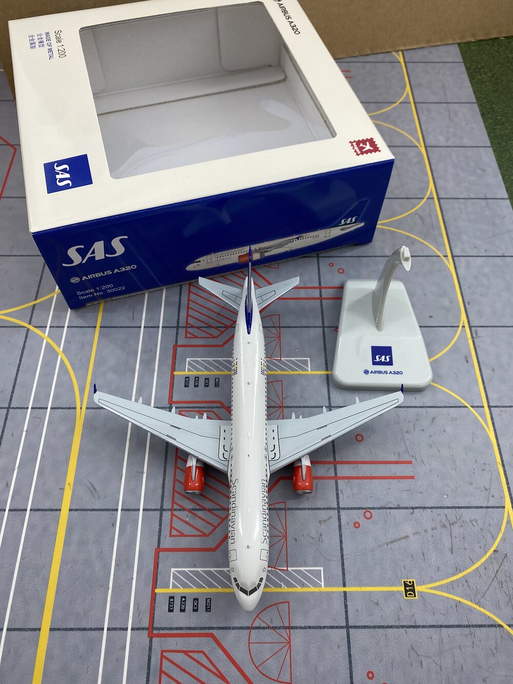 1/200 SAS Scandinavian Airlines A320 OY-KAN HG30022 - image 9