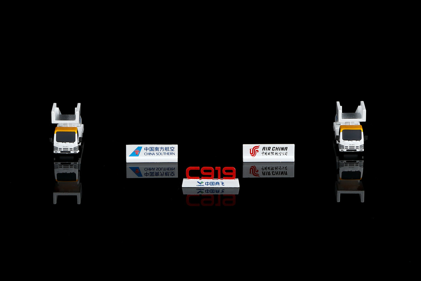 C919 国航与南航首架 C919 地勤套装 Boarding Stairs ×2 + Display Podium ×3