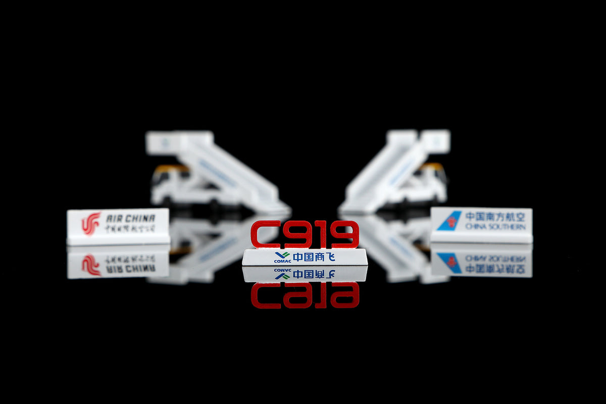 C919 国航与南航首架 C919 地勤套装 Boarding Stairs ×2 + Display Podium ×3