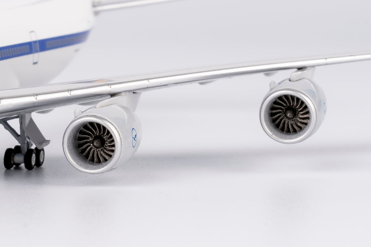 1/400 Lufthansa Boeing 747-8 D-ABYT NGDLH021