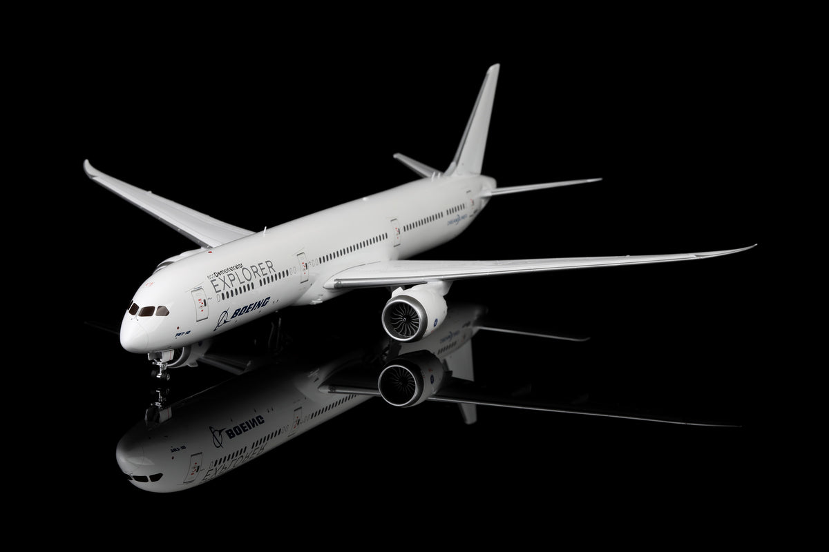 Boeing 787-10 Dreamliner Boeing House Color N829OV