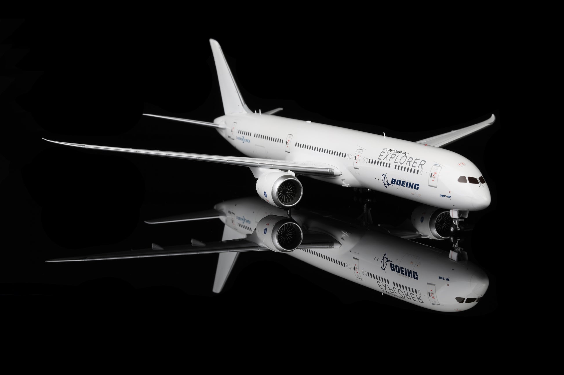 Boeing 787-10 Dreamliner Boeing House Color N829OV