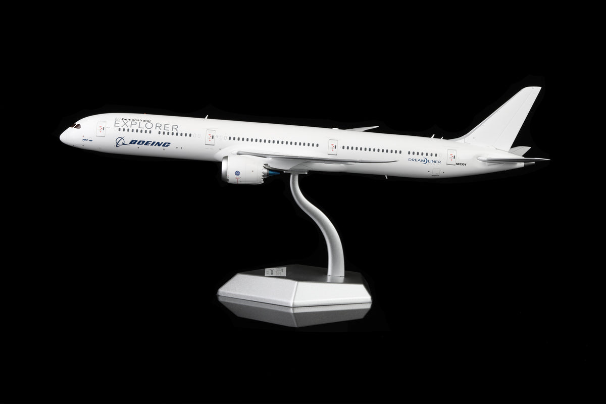 Boeing 787-10 Dreamliner Boeing House Color N829OV