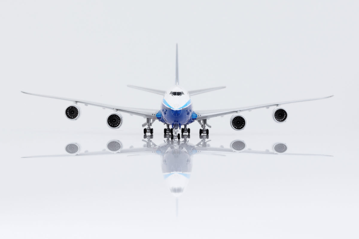 1/400 Boeing Company B747-8 Blue "House livery" B631003
