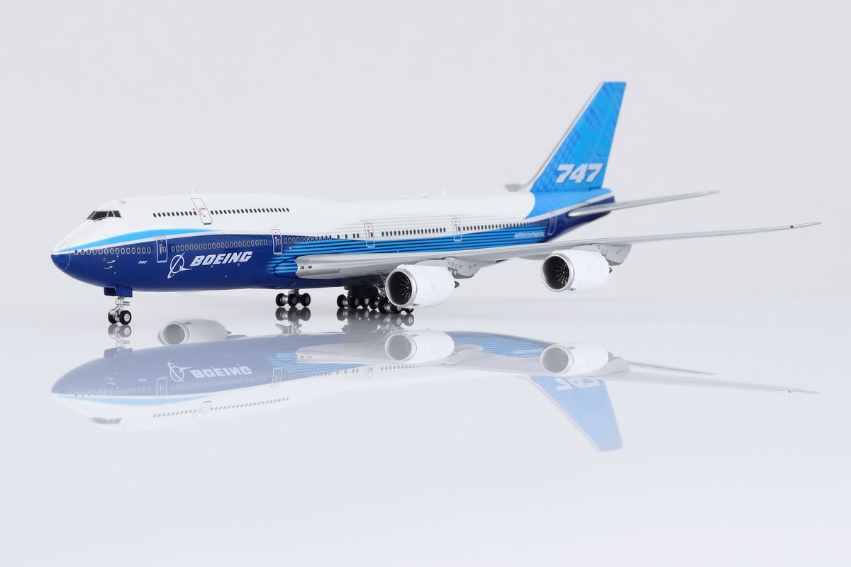 1/400 Boeing Company B747-8 Blue "House livery" B631003