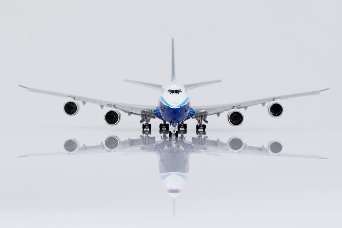1/400 Boeing Company B747-8 Blue "House livery" B631003