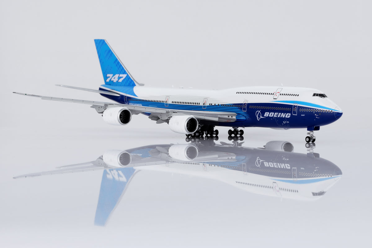 1/400 Boeing Company B747-8 Blue "House livery" B631003F Flaps Down