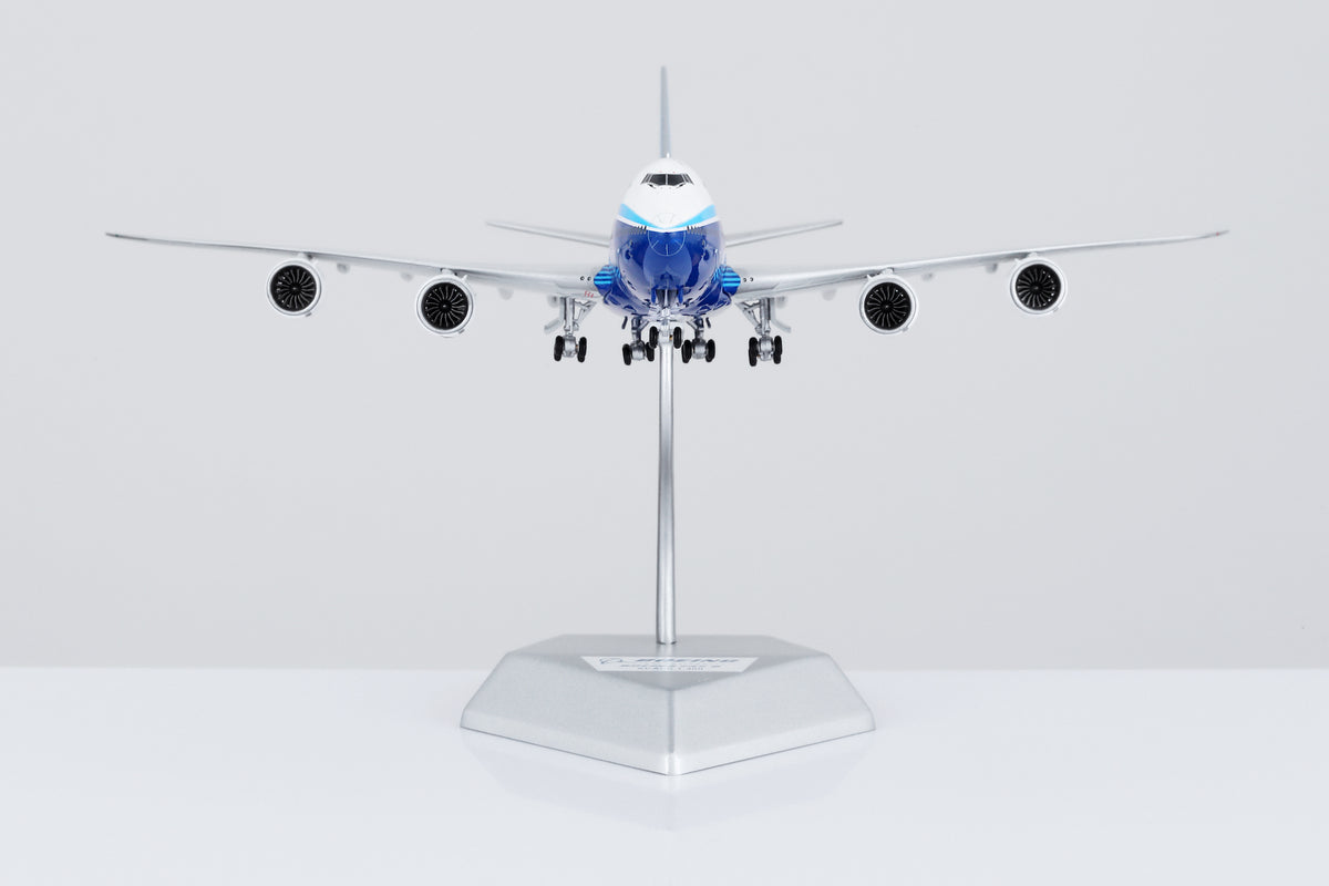 1/400 Boeing Company B747-8 Blue "House livery" B631003