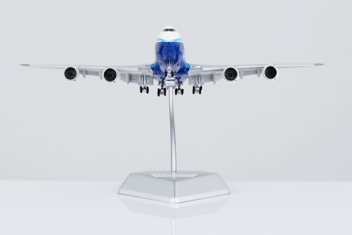 1/400 Boeing Company B747-8 Blue "House livery" B631003