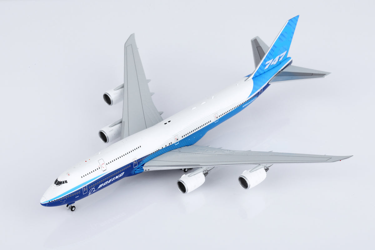 1/400 Boeing Company B747-8 Blue "House livery" B631003