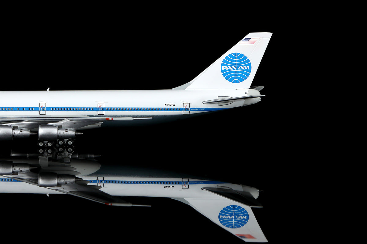 1/400 Pan Am B747-100 "Clipper Neptune's Car" N742PA B551411P