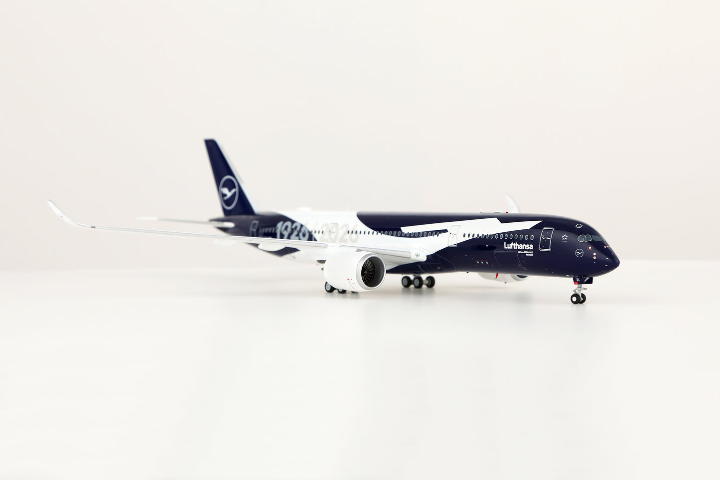Lufthansa A350-900 D-AIXL