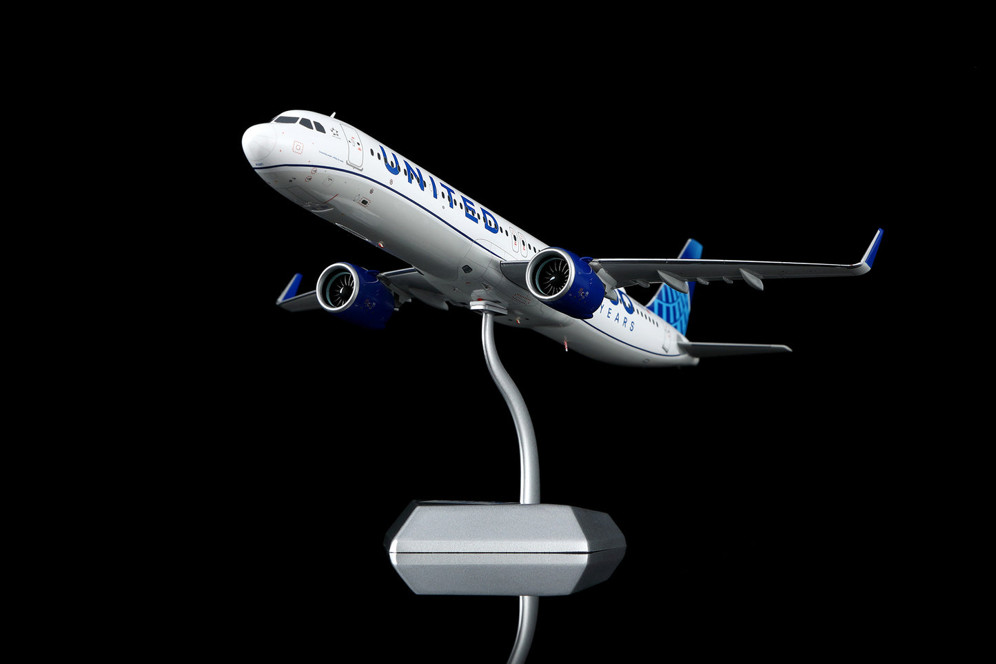 United Airlines A320NEO N44550