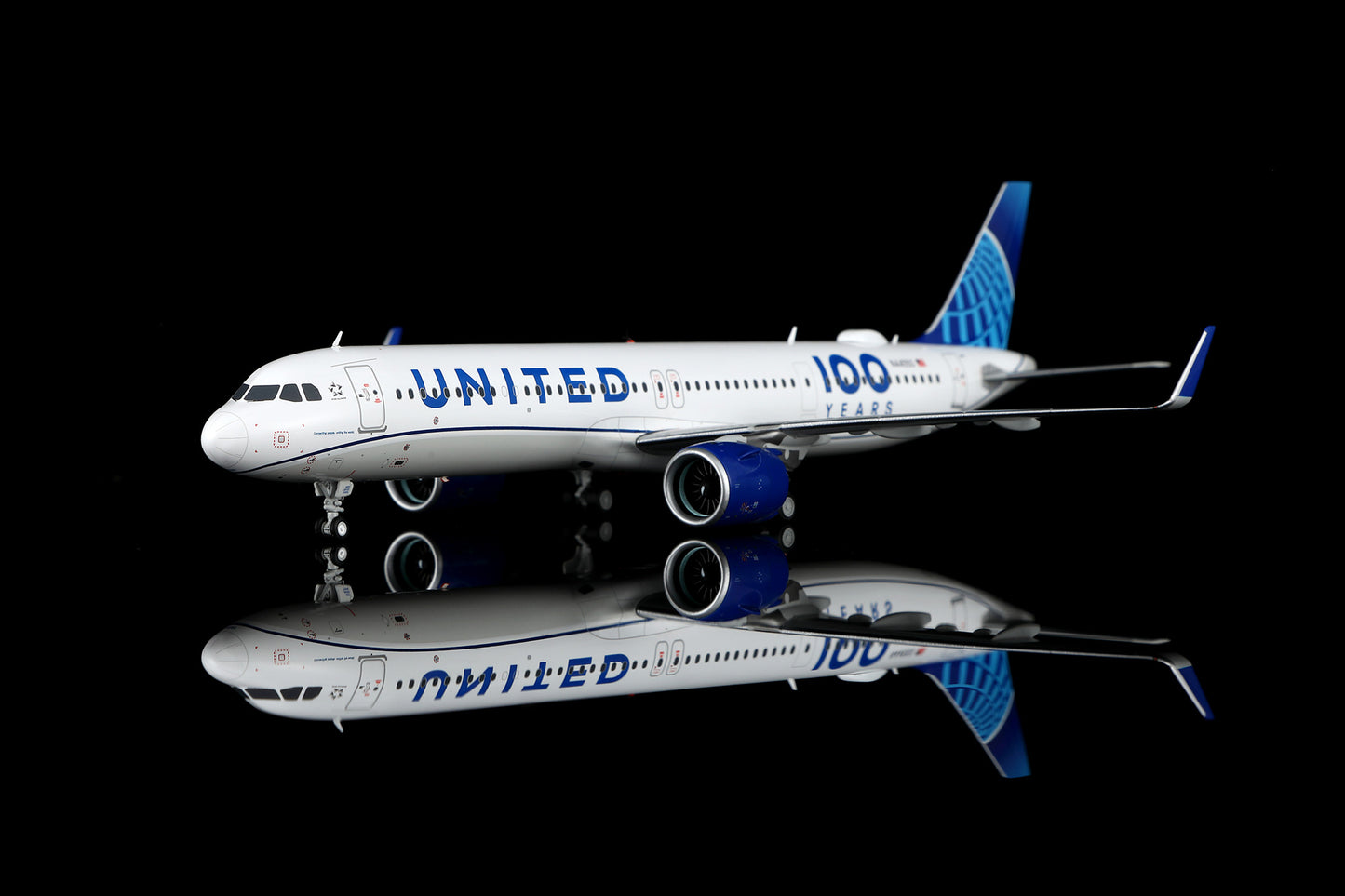 United Airlines A320NEO N44550
