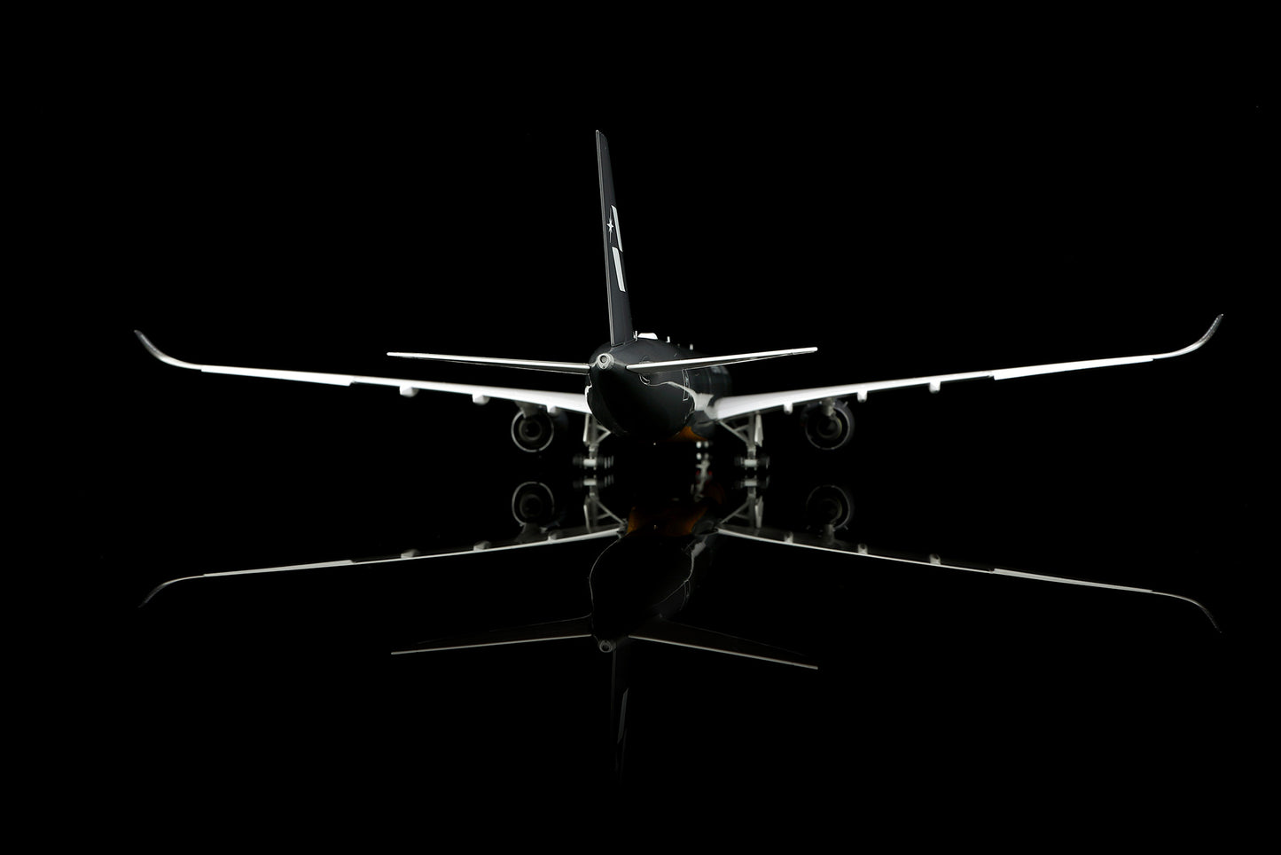 Starlux Airlines A350-1000 B-58553