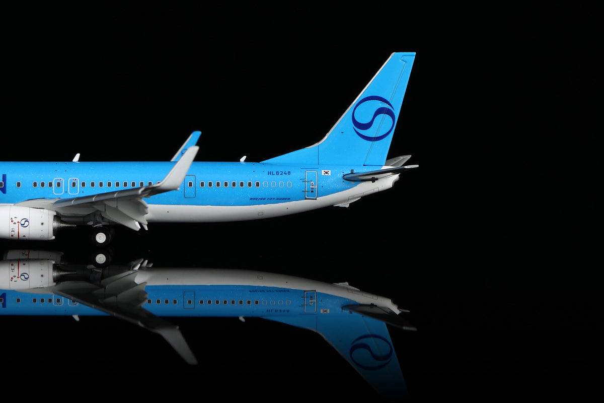 KOREAN Air "New Colors" B737-900 HL8248 B470401F Flaps Down