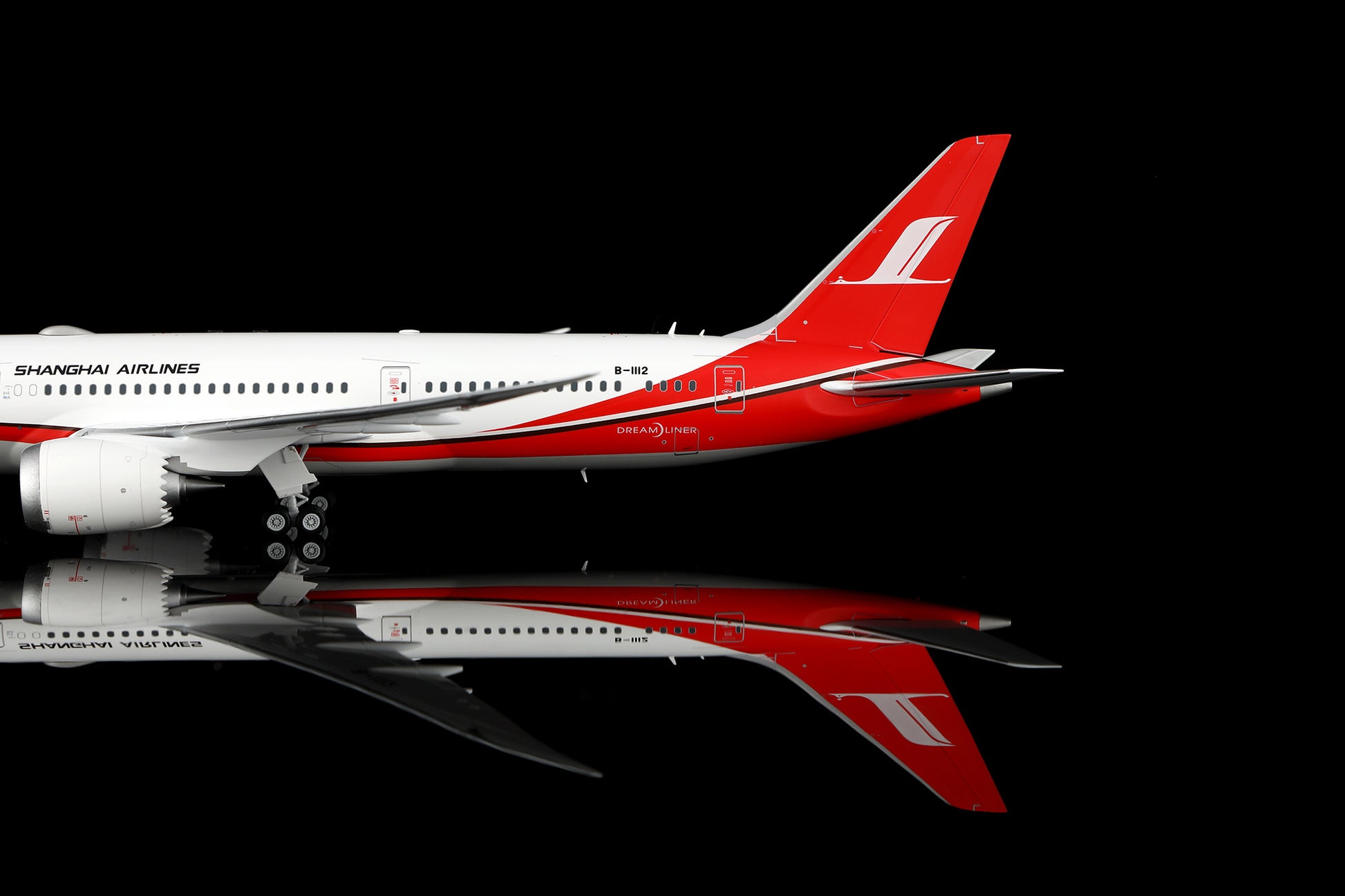 Shanghai Airlines B787-9 Dreamliner B-1112