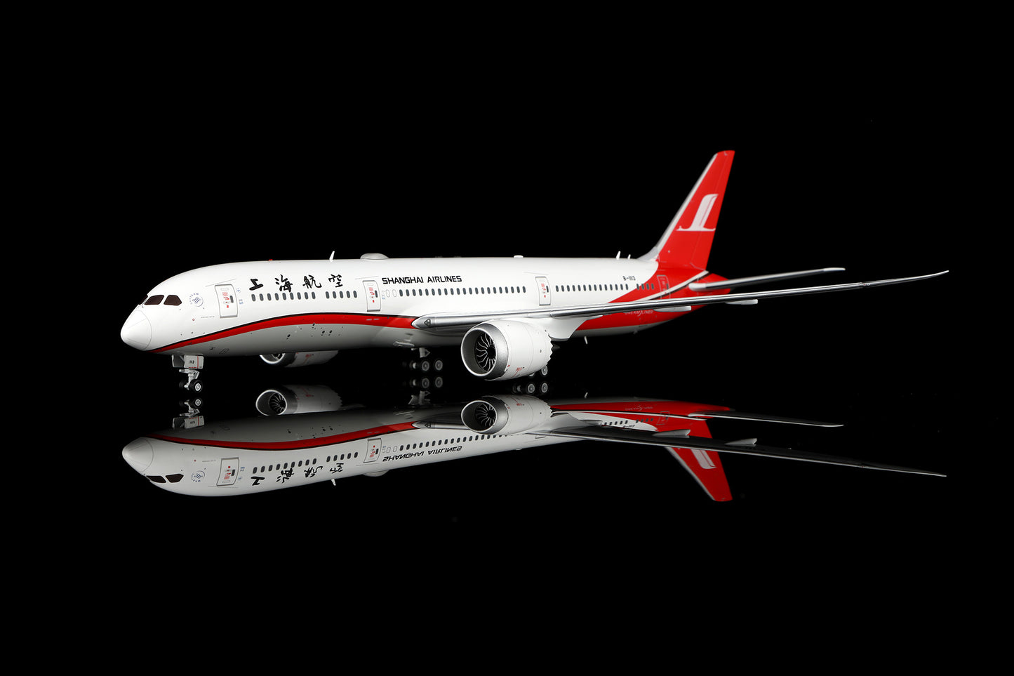 Shanghai Airlines B787-9 Dreamliner B-1113