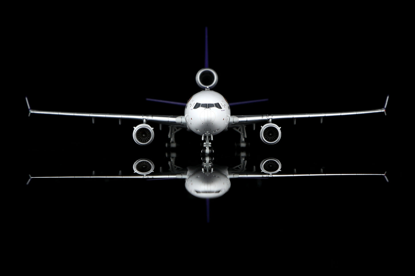Thai Airways MD-11 HS-TMD Standard Version