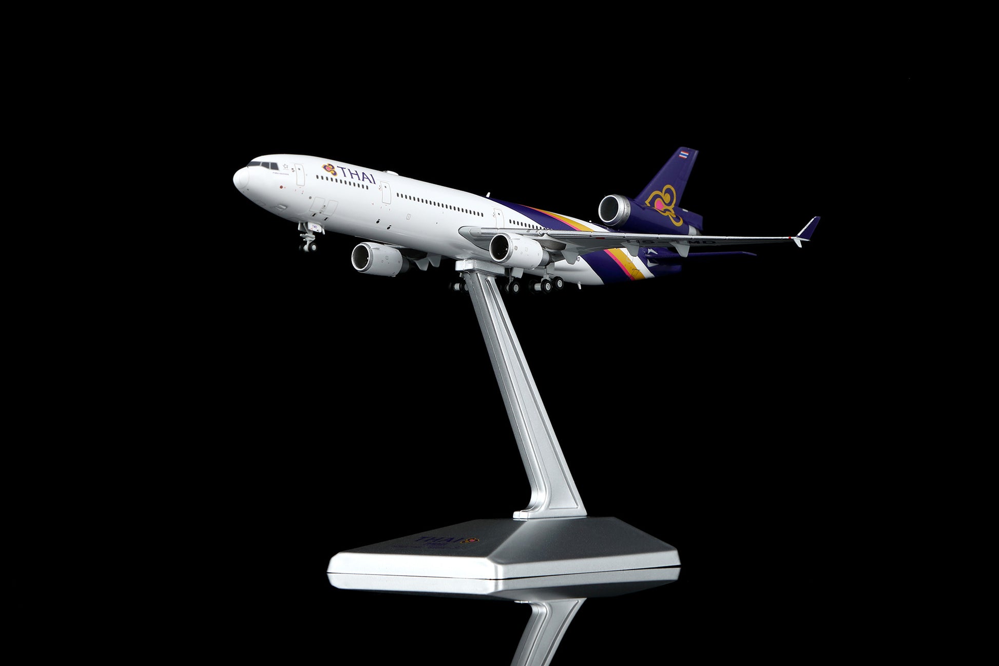 Thai Airways MD-11 HS-TMD Standard Version