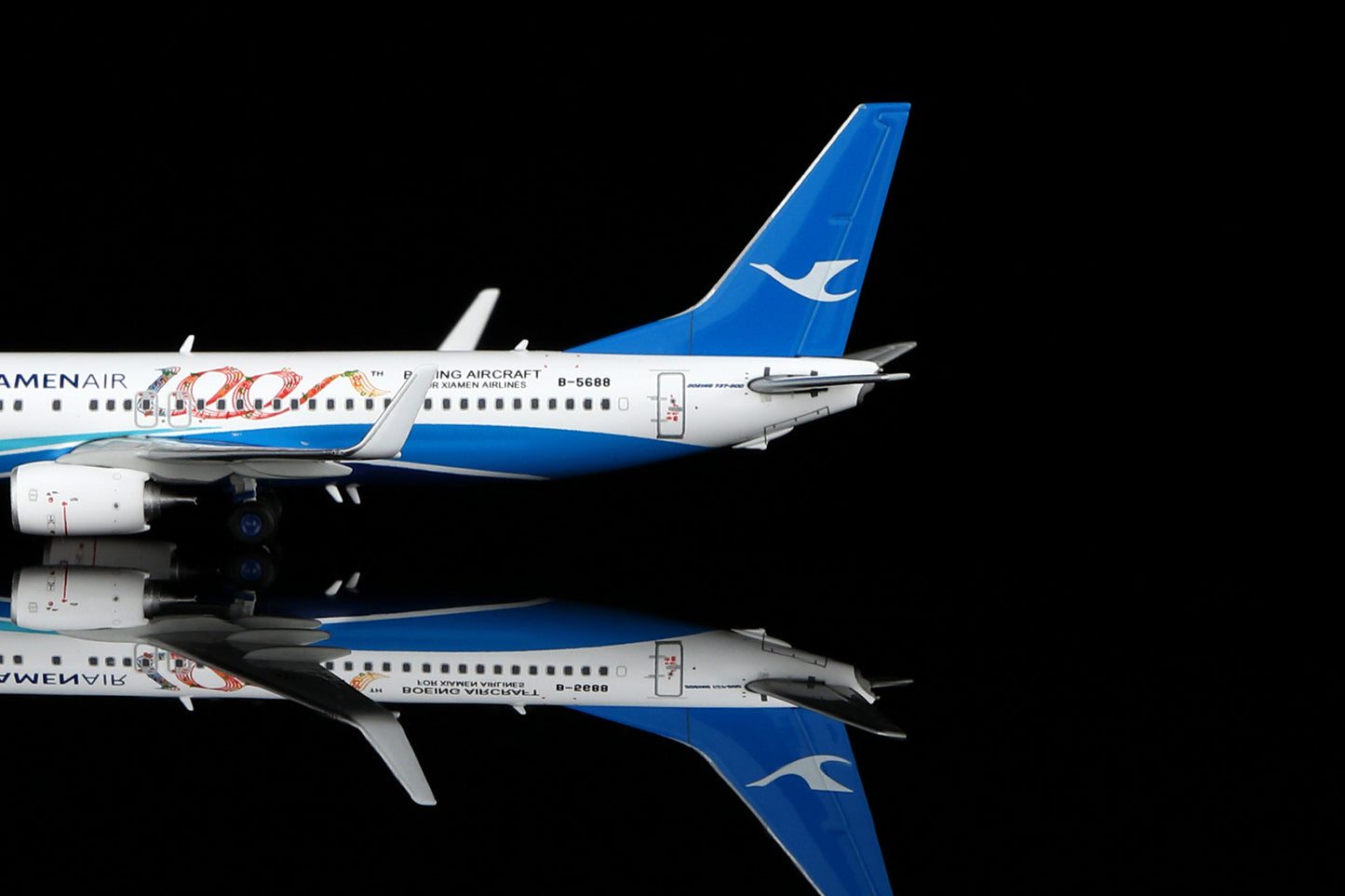 Xiamen Airlines Boeing 737-800 B-5688 Standard Version