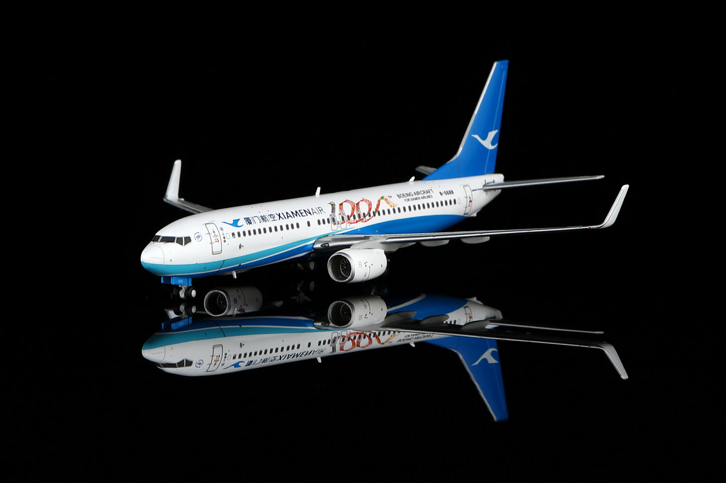 Xiamen Airlines Boeing 737-800 B-5688 Standard Version