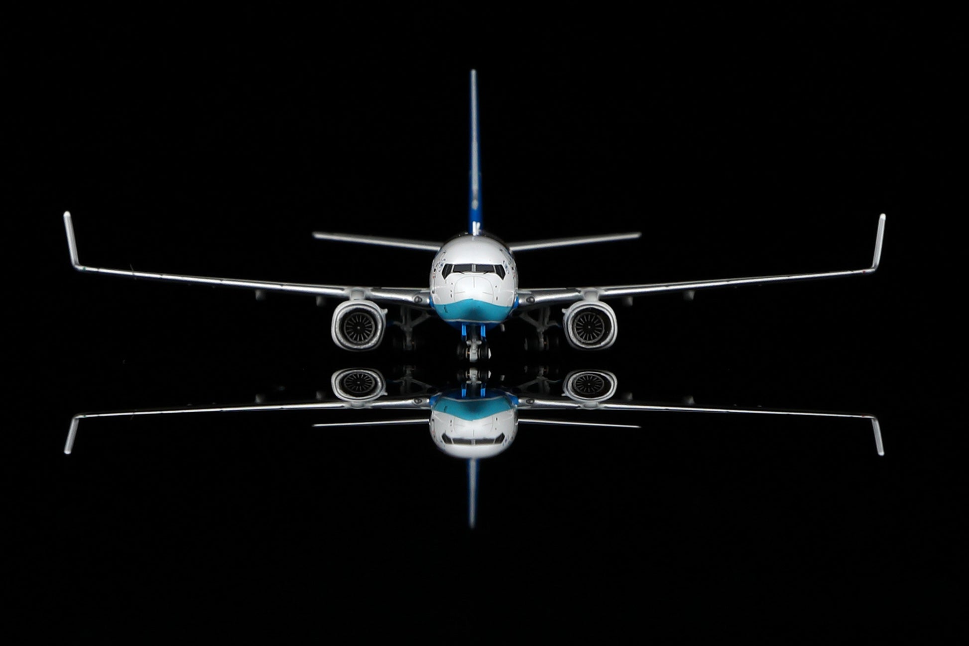 Xiamen Airlines Boeing 737-800 B-5688 Standard Version
