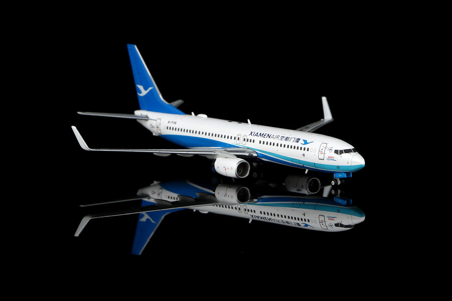 Xiamen Airlines Boeing 737-800 B-7178 Standard Version