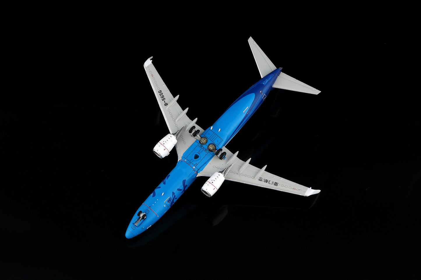 Xiamen Airlines Boeing 737-800 B-5656 Standard Version